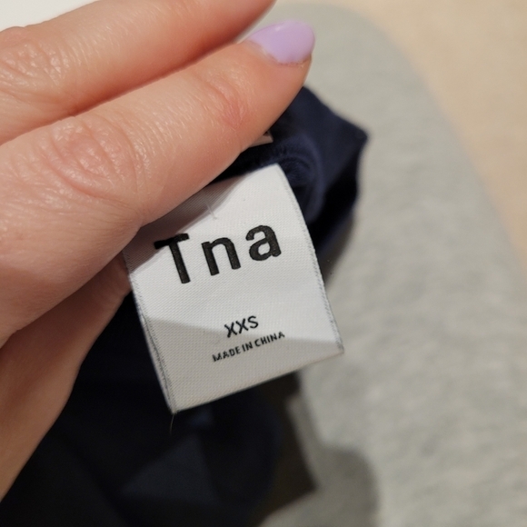 TNA Aritzia | xxs | cropped top | stripped sleeves | Navy blue - Picture 6 of 6